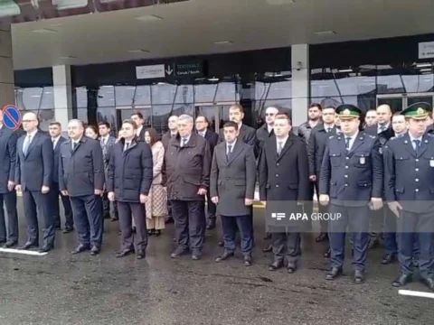 AZAL-ın təyyarə qəzası qurbanlarının xatirəsi bir dəqiqəlik sükutla yad edildi