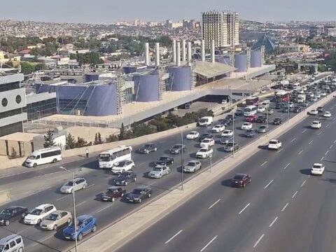Bakının bəzi yollarında tıxac yaranıb – SİYAHI