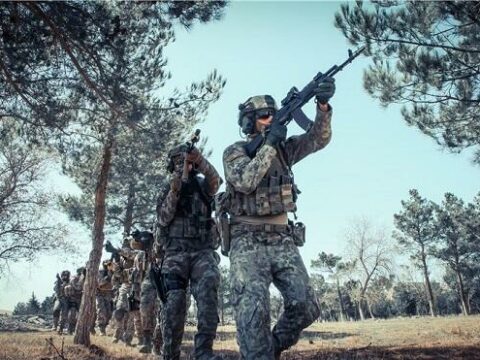 Azərbaycan bir saata müdafiəni yardı – Komandir həbs edildi