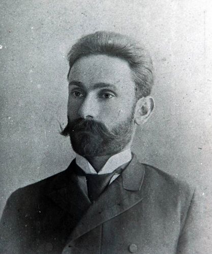 Osmanlılardan gizlənən, heç vaxt evi olmayan, oğlu ilə bir məzarda basdırılan azərbaycanlı dahi… Osmanlılardan gizlənən, heç vaxt evi olmayan, oğlu ilə bir məzarda basdırılan azərbaycanlı dahi…