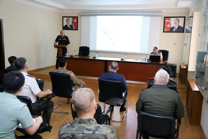 Hərbi attaşelər üçün brifinq keçrildi Hərbi attaşelər üçün brifinq keçrildi