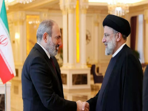 Paşinyan Rəisi ilə sərhəd döyüşlərini müzakirə etdi