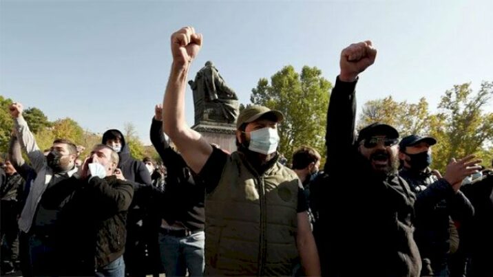 Son döyüşdə itkin düşən erməni hərbçilərin ailələri etiraza qalxdı Son döyüşdə itkin düşən erməni hərbçilərin ailələri etiraza qalxdı