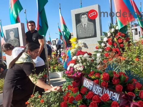Xalq şəhidlərimizi anır – FOTOREPORTAJ