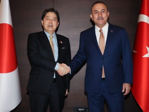 Yaponiya ilə Türkiyə arasında qarşılıqlı maraq doğuran məsələlər müzakirə olunub
