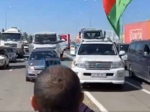 Şəhidlərin anım vaxtı “Land Cruiser” sürücüsündən BÖYÜK HÖRMƏTSİZLİK