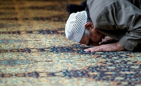 Lənkəranda axund namaz üstə BIÇAQLANDI