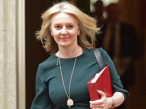 Britaniyanın baş naziri Rusiyanı HƏDƏLƏDİ