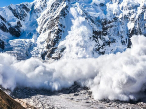 Himalay dağlarında böyük qar uçqunu baş verib