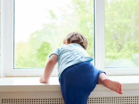 Bakıda dörd yaşlı uşaq dördüncü mərtəbədən yıxılaraq ölüb