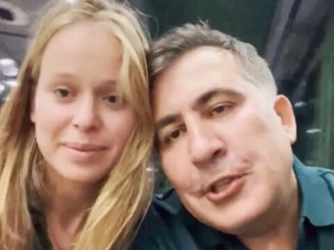 Saakaşvilinin xanımı OD PÜSKÜRDÜ: Satqınlar!..