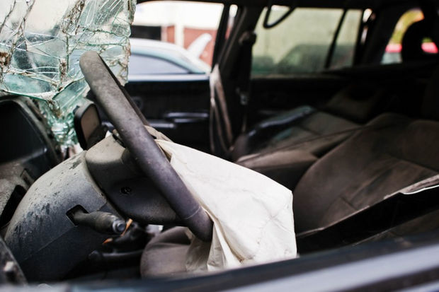 Lənkəranda avtomobil 200 metrdən aşıb, ata və oğul ağır xəsarət alıb