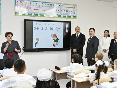 İlham Əliyev Bişkekdəki iki məktəbin müəllim və şagirdlərini Azərbaycana dəvət etdi