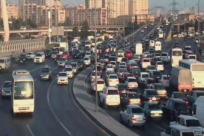 130-dan çox avtobus tıxaca DÜŞDÜ 130-dan çox avtobus tıxaca DÜŞDÜ