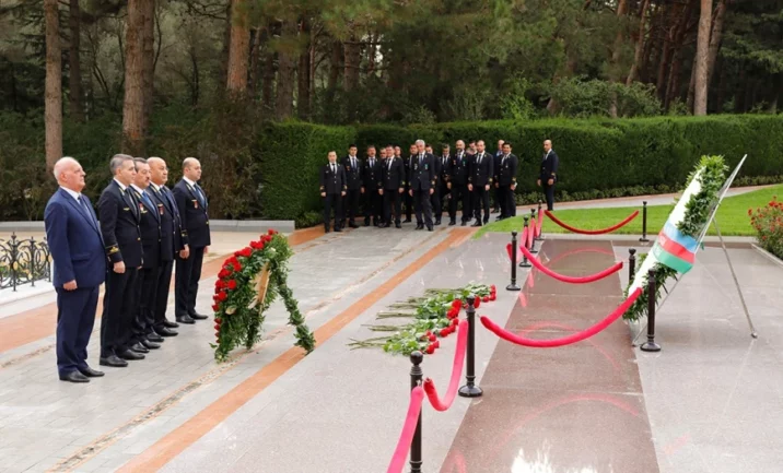 Dəmiryolçular Fəxri xiyabanı və Şəhidlər xiyabanını ziyarət ediblər