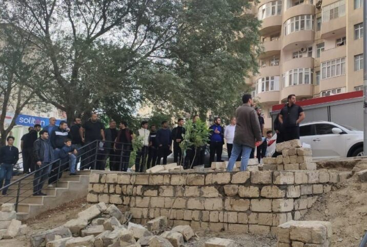 Yasamalda intihara cəhd – Vətəndaş özünü yandırmaq istədi