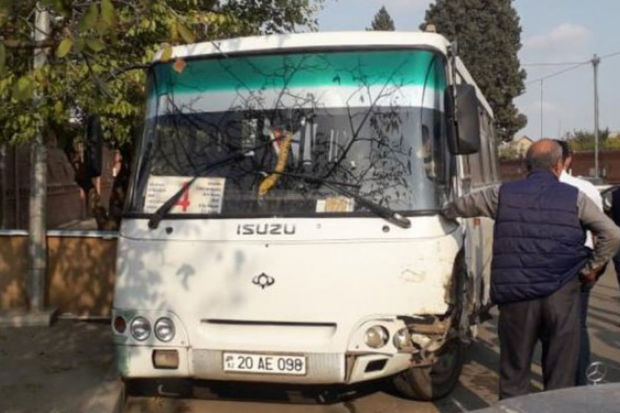 Gəncədə sərnişin avtobusu qəzaya düşdü: Yaralılar var Gəncədə sərnişin avtobusu qəzaya düşdü: Yaralılar var
