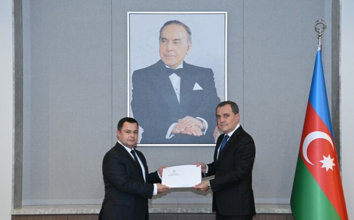Nazir Moldova səfirinin etimadnaməsinin surətini qəbul etdi Nazir Moldova səfirinin etimadnaməsinin surətini qəbul etdi
