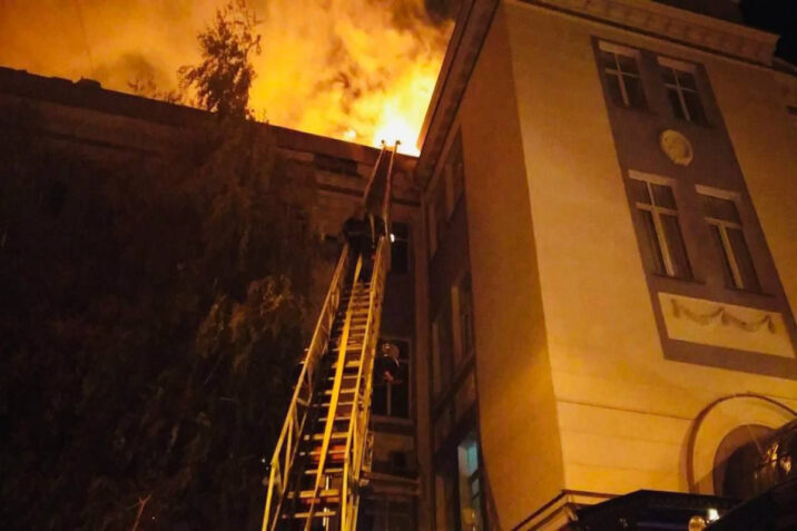 Donetskdə dəmiryol vağzalına “HİMARS” mərmisi düşdü Donetskdə dəmiryol vağzalına “HİMARS” mərmisi düşdü