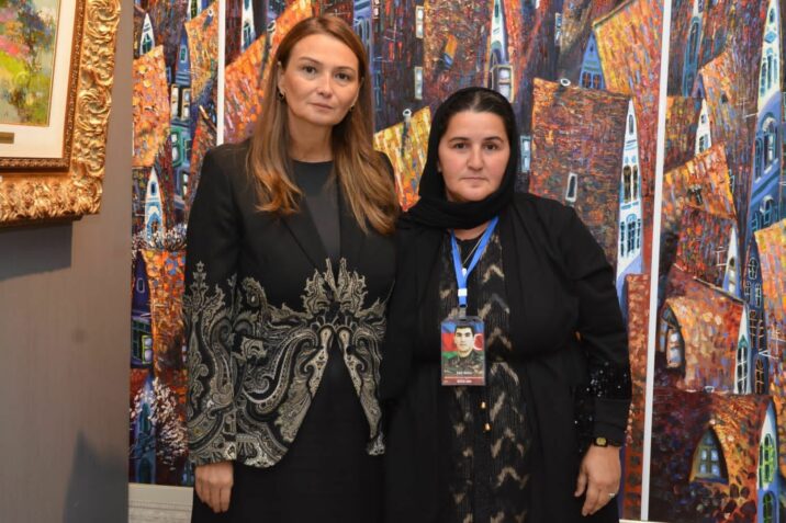 Qənirə Paşayeva şəhid ailələri ilə görüşüb Qənirə Paşayeva şəhid ailələri ilə görüşüb