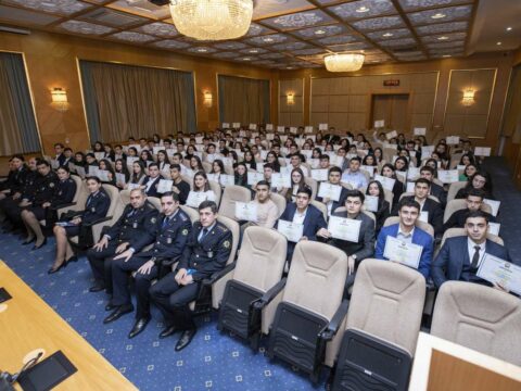 “Könüllü gömrükçü” dəstəsinin üzvlərinə sertifikatlar təqdim edilib