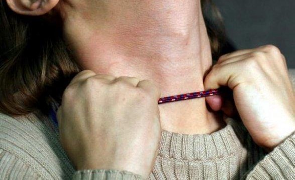 Qısqanc ər arvadını iplə boğaraq öldürdü Qısqanc ər arvadını iplə boğaraq öldürdü