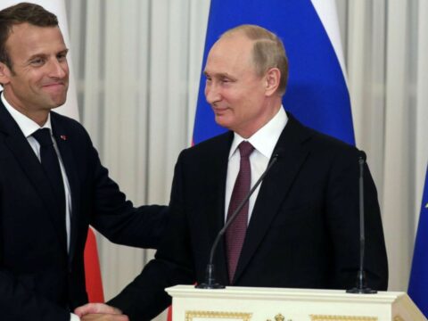 Makron Putinlə danışıqlar aparmaq niyyətindədir 