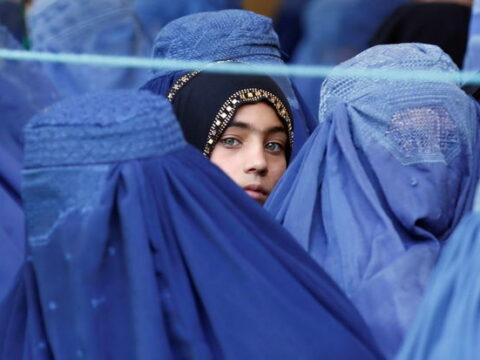 “Taliban” qadınlara kişilərin müşayəti olmadan həkimə getməyi qadağan etdi…