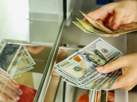 Gürcüstanın 574 700 vətəndaşı bir aydan çoxdur banka kredit ödəyə bilmir