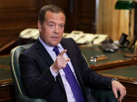 “Rus soyadlı saxta ukraynalı quduz itlər ağızları köpüklənə-köpüklənə deyirlər ki…”