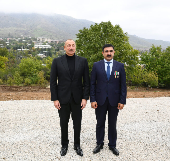 “Sizə ünvanlanan təbriklərdə təkrar olunan uzun ömür və cansağlığı ona görə mühümdür ki…” “Sizə ünvanlanan təbriklərdə təkrar olunan uzun ömür və cansağlığı ona görə mühümdür ki…”