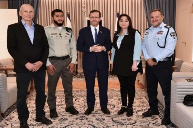İsrail Prezidenti 19 yaşlı azərbaycanlı hərbçi ilə görüşdü