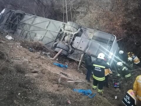 Türkiyədə avtobus aşdı: 15 nəfər yaralandı