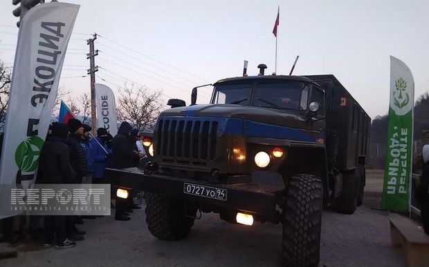 Rusiya sülhməramlılarının maşınları Xankəndi yolunda maneəsiz hərəkət etdilər Rusiya sülhməramlılarının maşınları Xankəndi yolunda maneəsiz hərəkət etdilər