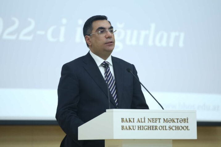 SOCAR-ın Bakı Ali Neft Məktəbində Dünya Azərbaycanlılarının Həmrəyliyi Günü və Yeni il tədbiri SOCAR-ın Bakı Ali Neft Məktəbində Dünya Azərbaycanlılarının Həmrəyliyi Günü və Yeni il tədbiri