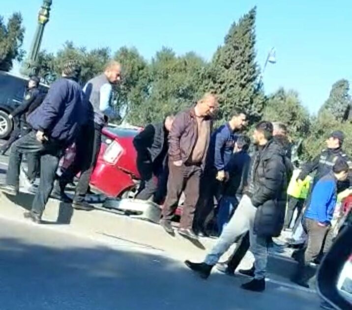 Bakıdakı qəzada 4 nəfər ölüb Bakıdakı qəzada 4 nəfər ölüb