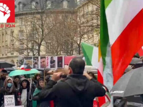 Fransada yaşayan iranlılar artıq 12 həftədir molla rejiminə etiraz edirlər
