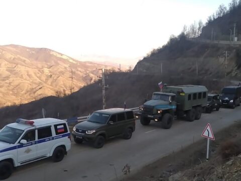 Sülhməramlıların daha bir maşını Laçın yolundan keçdi