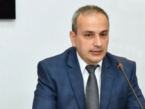 “Mən niyə atamın ölümünü sübut etməliyəm?!”