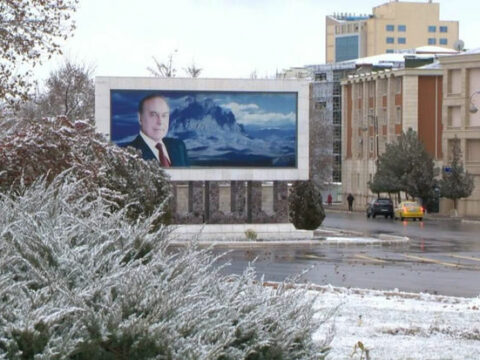 Naxçıvan şəhərinə ilk qar yağıb