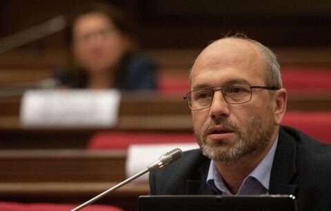 Erməni deputat vəzifəsindən istefa verdi