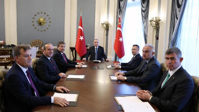 Ərdoğan Şimali Kiprin baş naziri ilə görüşdü Ərdoğan Şimali Kiprin baş naziri ilə görüşdü