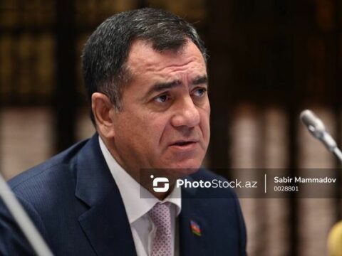 “Dövlət strukturlarında çalışanların ixtisarına ehtiyac var”