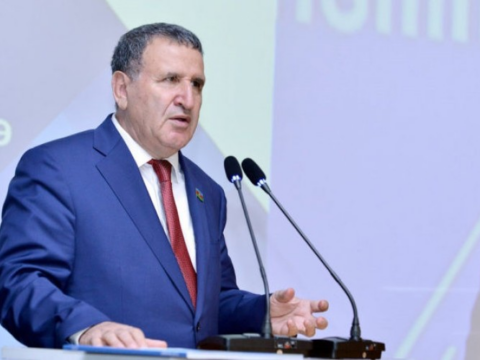 40 yaşına qədər olan elmlər doktorlarının sayı cəmi 8 nəfərdir