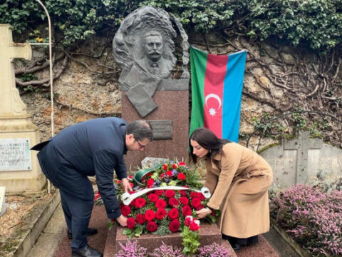 Leyla Abdullayeva Topçubaşovun məzarını ziyarət edib