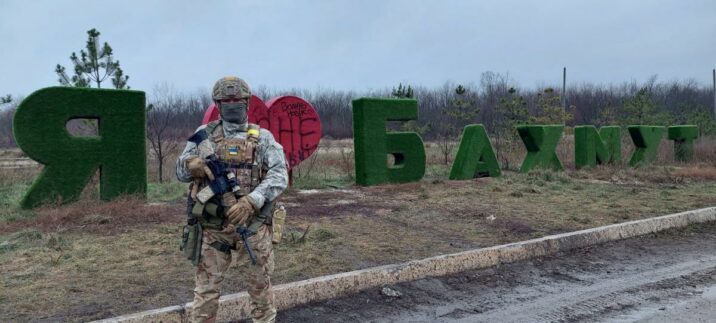 Ruslar Ukraynaın Baxmut şəhərinə aramsız hücumlar edir Ruslar Ukraynaın Baxmut şəhərinə aramsız hücumlar edir