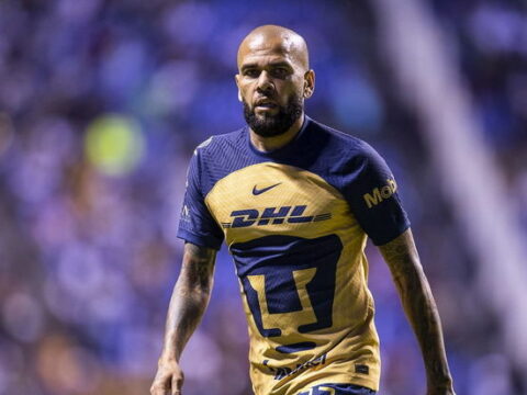 Dünyanın ən titullu futbolçusu komandadan qovuldu