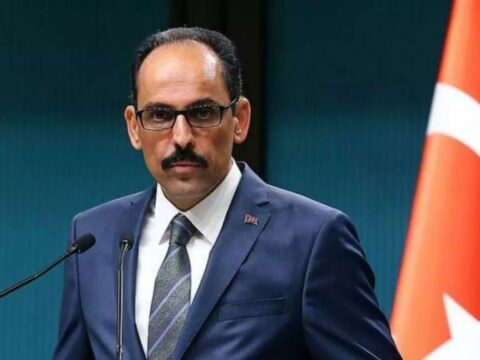 Qurani-Kərimin yandırılması insanlıq cinayətidir – Ərdoğanın sözçüsü