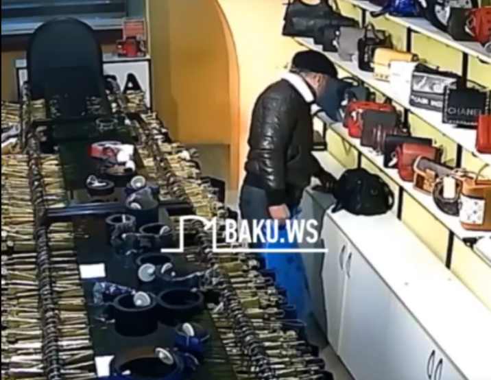 Mağazaya çanta almaq adı ilə girib telefonu oğurladı Mağazaya çanta almaq adı ilə girib telefonu oğurladı