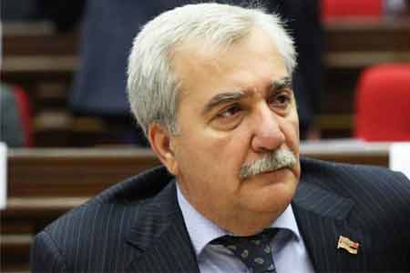 Koçaryan deputatlarla partlayış olan hərbi hissəyə gəldi